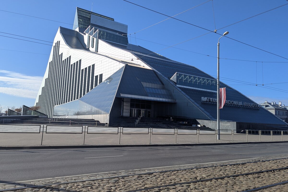 Šviesos pilis &mdash; Latvijos nacionalinė biblioteka kairiajame Daugavos krante, Rīga