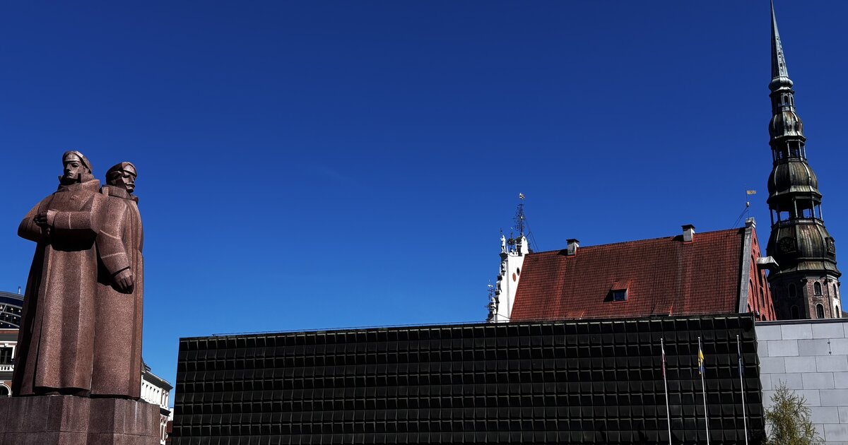 Latvių šaulių paminklas ir Latvijas Okupācijas muzejs, Rīga.