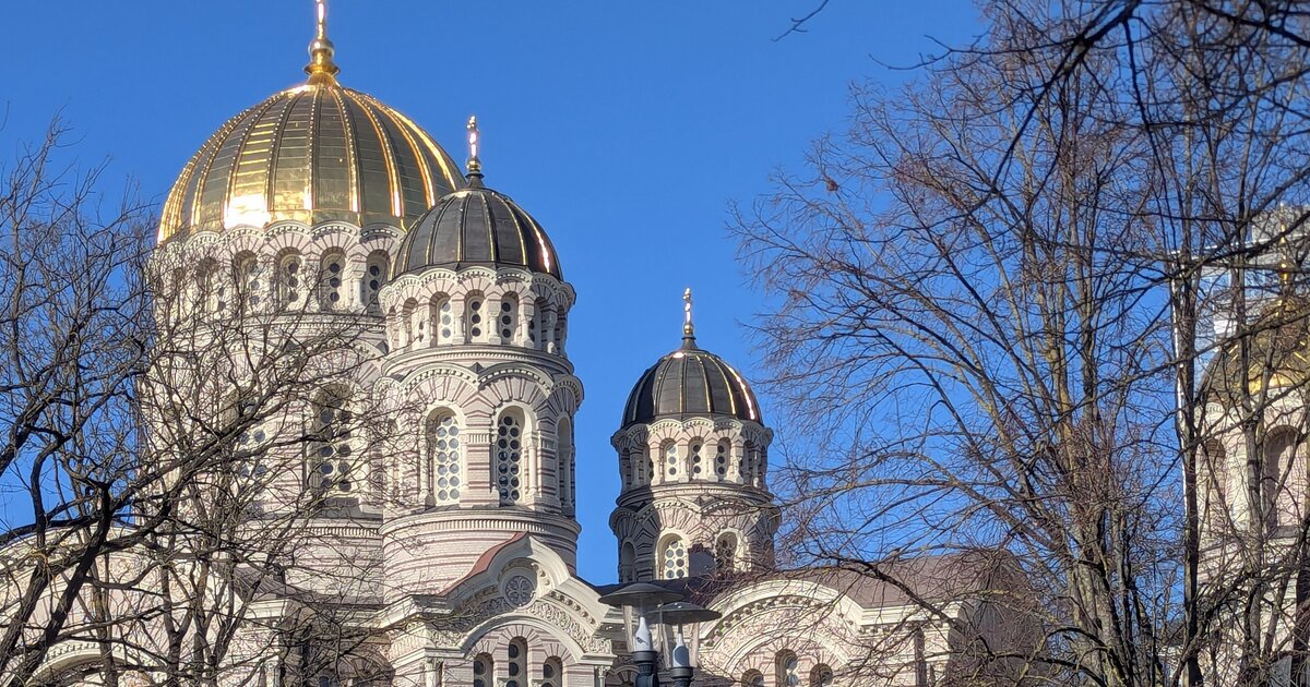 Kristaus Gimimo katedra, Rīga – didžiausia Latvijos stačiatikių bažnyčia.