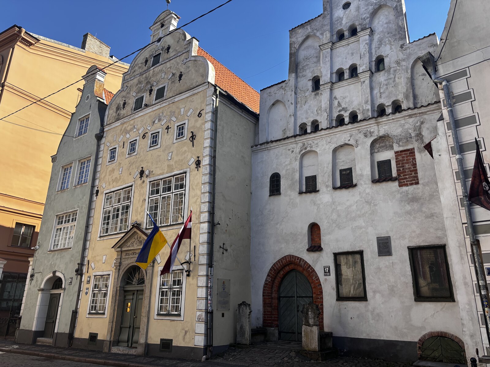 Trīs brāļi namai Mazā Pils gatvėje 17, 19 ir 21, Rīgos senamiestis, Latvija