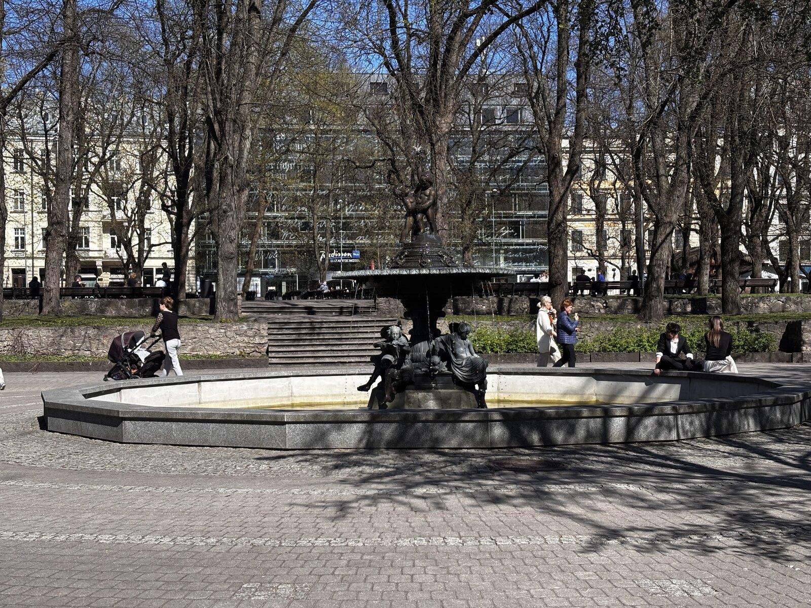 Centrinis fontanas Vērmanes dārzs &mdash; seniausiame Rīgos viešajame parke, Latvija