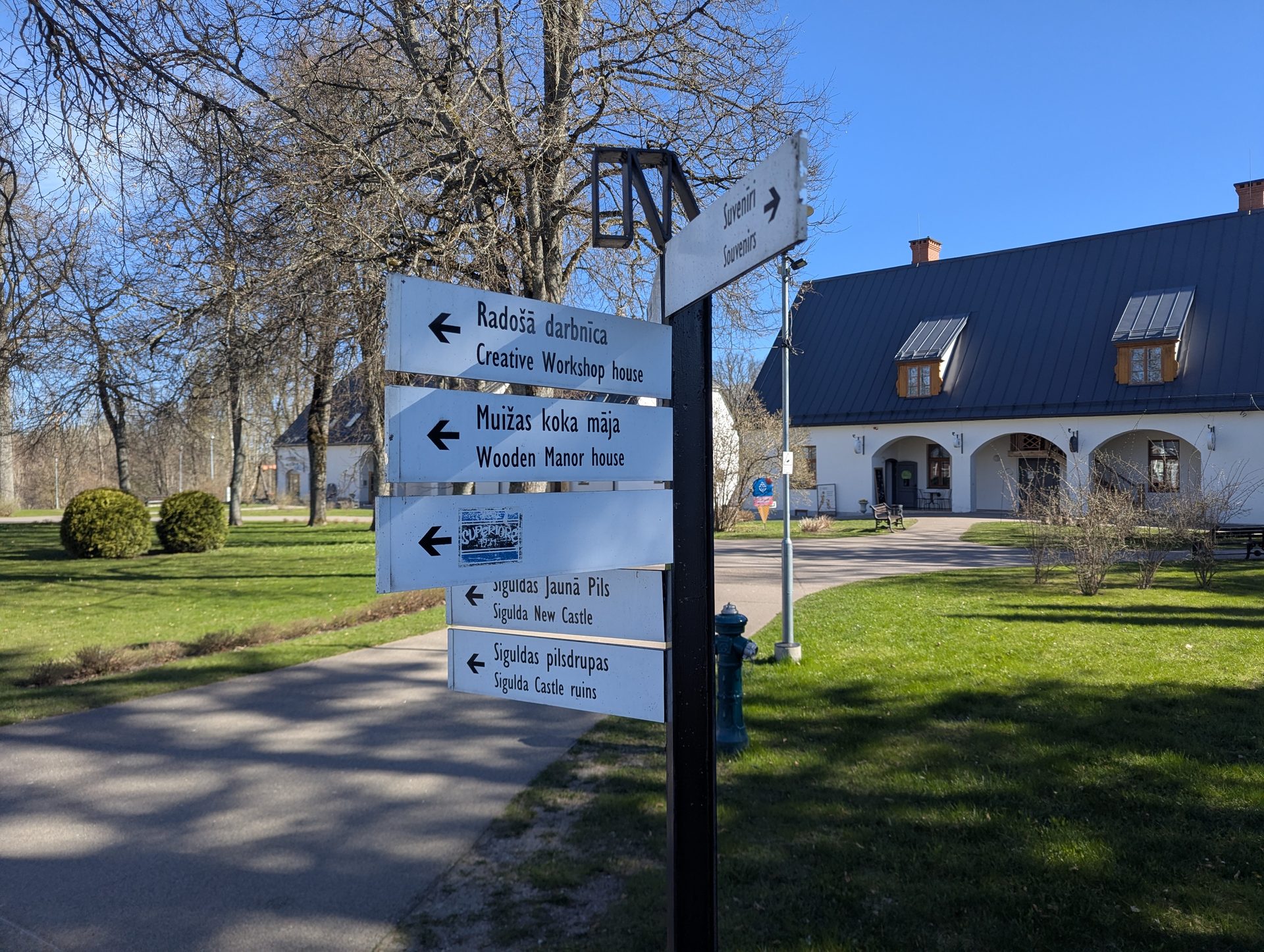 Siguldos Naujieji rūmai ir aplinkinis parkas