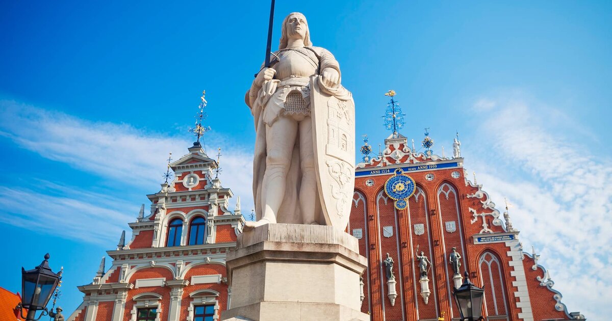 Rīgos Rolando statula ir Juodagalvių namas – miestas palygintas su Talinu ir Vilniumi.